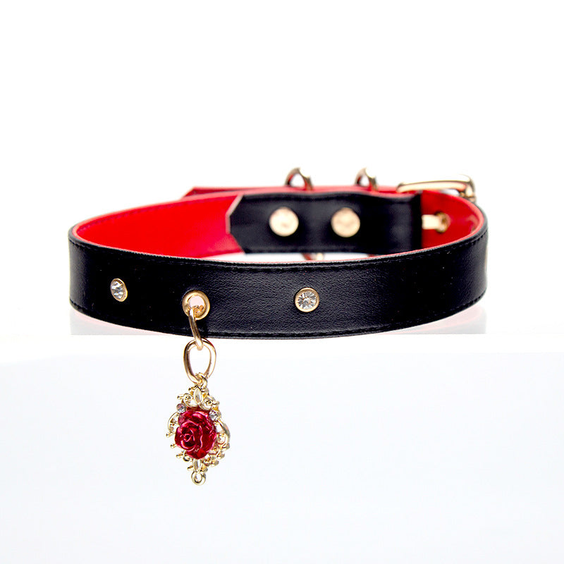 [Scarlet Rose]  Eco-Friendly Carved Rose Pendant Adjustable Choker